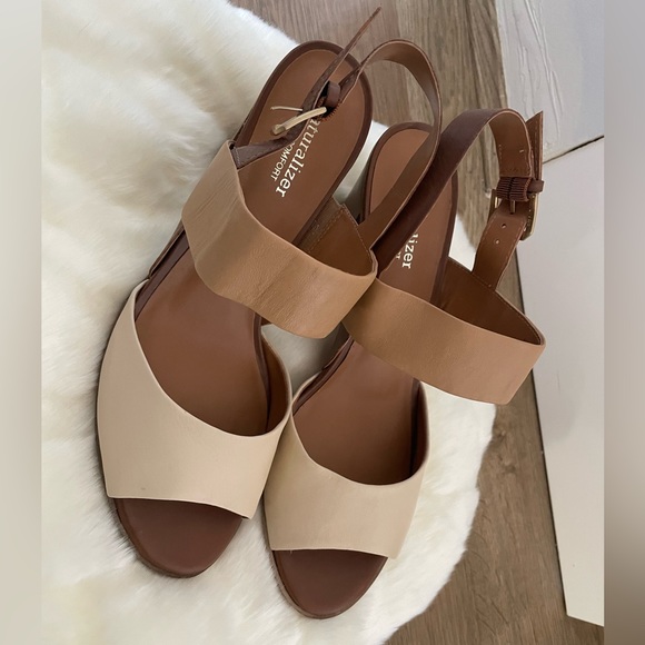 ⭐️ Host Pick⭐️ NATURALIZER nude/tan sandals. 8 cm heel. Brand new. NWOT - Picture 4 of 8